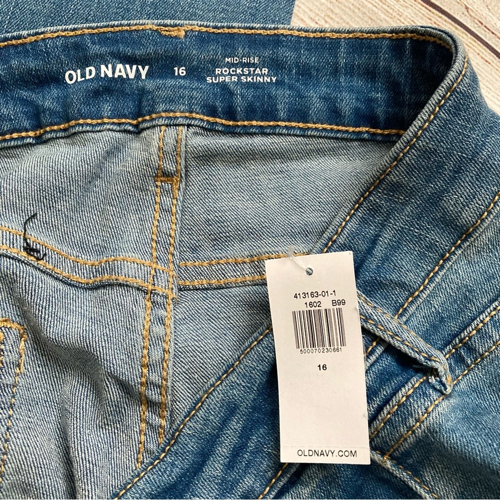 Old Navy Rockstar Super Skinny Jeans NWT Women’s Size 16 - Picture 5 of 5
